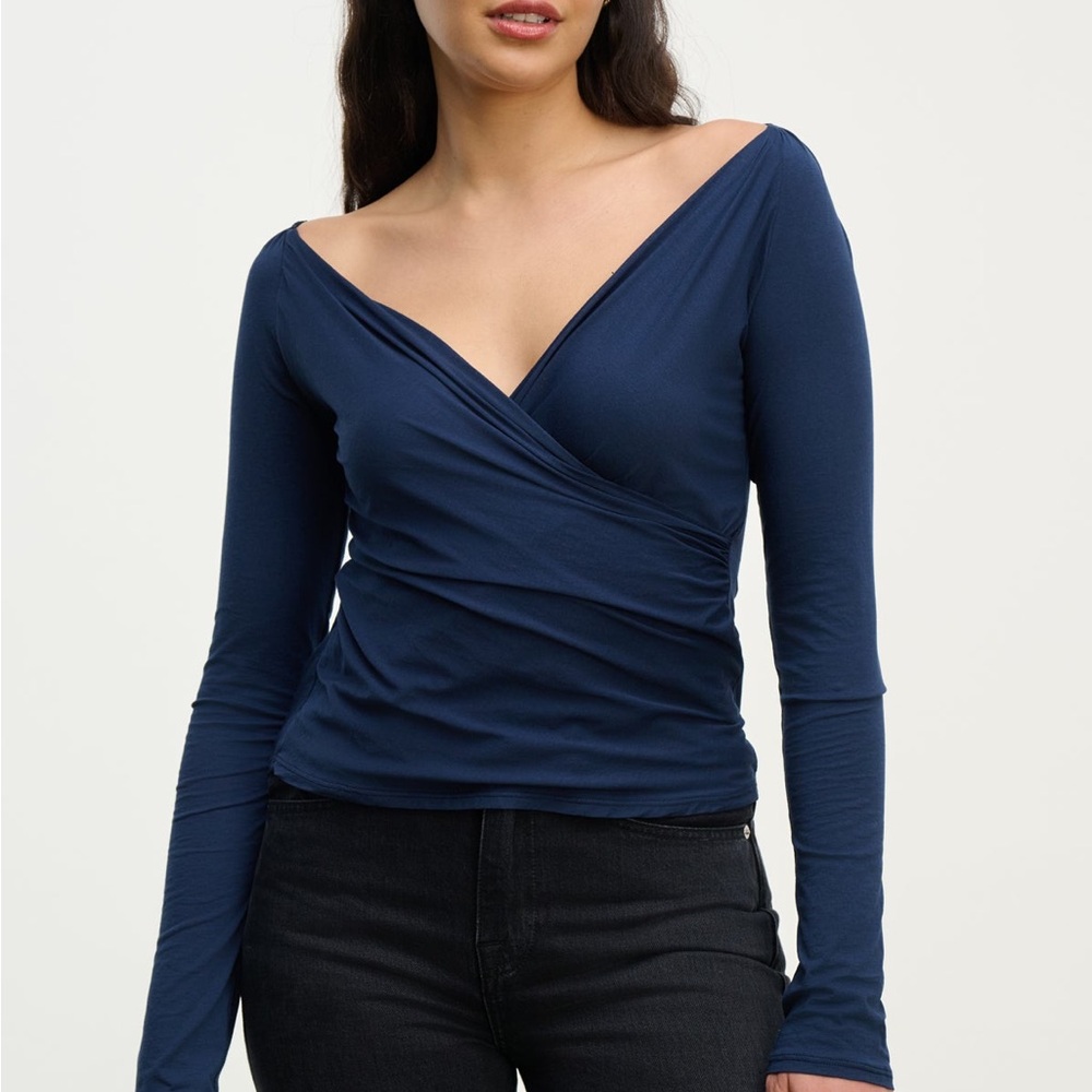 $138 NWT Velvet by Graham & Spencer “Rak” Long Sleeve Top in Midnight Sz Small